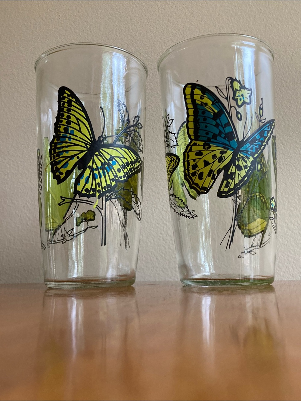 Set of 2 vintage butterfly sour cream glasses